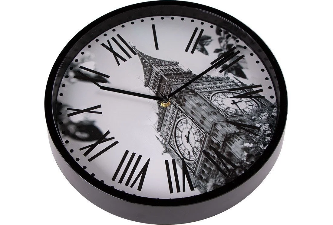 Moderne Wanduhr mit römischen Zahlen – 30 × 30 cm, Schwarz